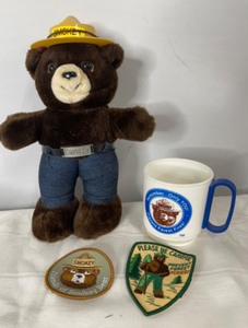 lot 86 image: Dakin 11 Smokey The Bear with Hat