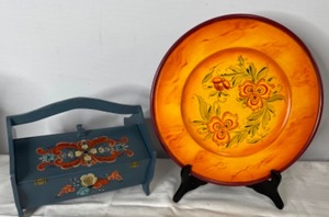 lot 87 image: Rosemaling 14 Plate & Wooden Sewing Box