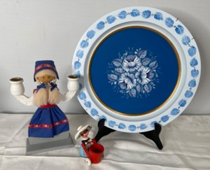 lot 88 image: Rosemaling Wooden Plate and Candle Holder lot