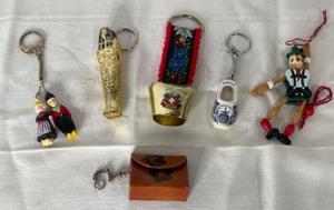 lot 94 image: Keychain Lot of 6