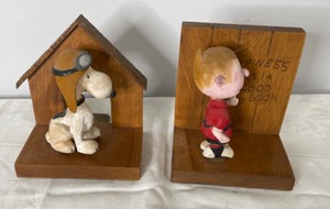 lot 98 image: Whittle Haus Wooden Charlie Brown & Snoopy Book Ends