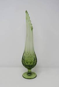 lot 4 image: A Fenton Colonial Green Thumbprint Swung Vase A Touch of Emerald Elegance