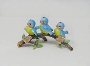 lot 14 image: Norcrest Lefton 3 bluebirds on branch figurine