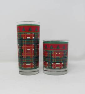 lot 31 image: George Briard  set of 8 Christmas Glasses 4  lowballsold fashioned  and 4 highballs