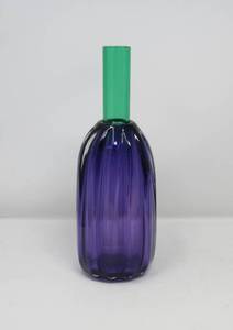 lot 34 image: Chatham glass company studio art glass vases
