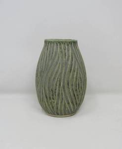lot 61 image: Pottery 5 pc set and one stone vase