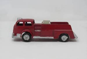 lot 91 image: Vintage Pair of metal trucks