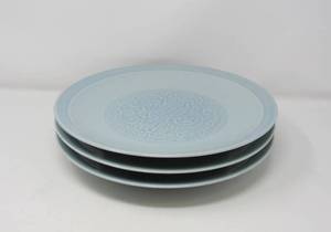 lot 110 image: 3 chinese dragon plates chinese porcelain