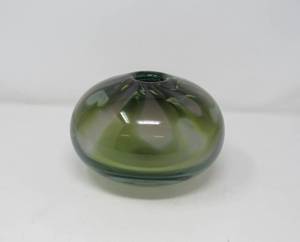 lot 132 image: Studio art glass vase made by Dick Huss