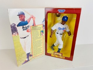lot 3 image: Starting Lineup - 1997 Jackie Robinson 12 Figure