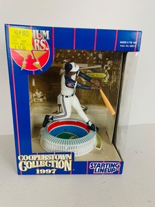 lot 8 image: Starting Lineup - 1997 Hank Aaron Stadium Stars Figure