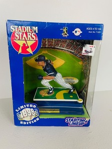 lot 10 image: Starting Lineup - 1998 Bernie Williams Stadium Stars Figure