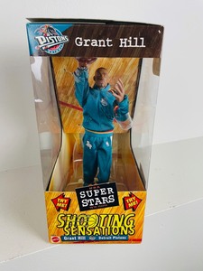 lot 18 image: NBA Super Stars - 1999 Grant Hill Shooting Sensations Figure