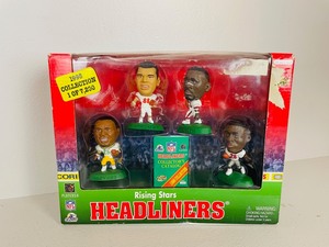 lot 35 image: Headliners - 1998 Rising Stars - Dorsey Levels  Tony Gonzalez  Smith  Warrick Dunn Figures