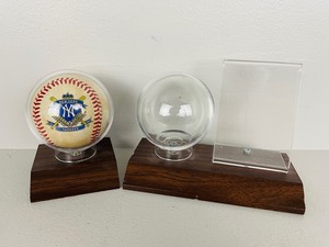 lot 41 image: New York Yankees Baseball  Baseball Protectors