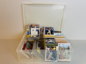 lot 58 image: 500 Sports Cards Flip Top Bin