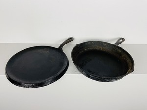 lot 65 image: Vintage Cast Iron Pan and Skillet