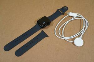 Apple Watch SE 40mm Smart Watch with GPS