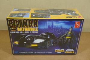 AMT Batman Batmobile 125 Plastic Model Kit