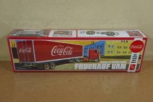 AMT Coca-Cola Highly Detailed 125 Trailer Model Kit