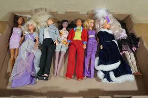 8 Assorted Dolls - Barbie, Bieber