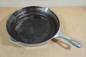Vintage Griswold #10 Cast Iron Skillet