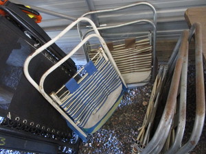 lot 57 image: Chaise & Chairs