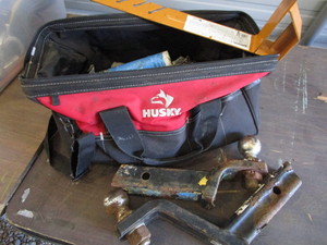 lot 73 image: Husky Bag, Receiver Hitches