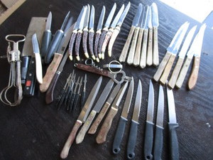 lot 90 image: Steak Knives
