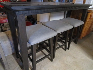 lot 12 image: Breakfast Bar & Stools