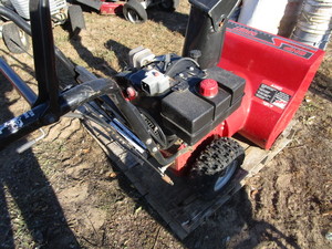 lot 17 image: Spirit Snow Thrower