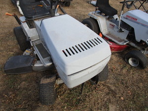 lot 32 image: Craftsman Lawn Tractors - PARTS