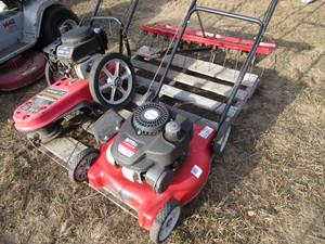 lot 33 image: Lawn Equipment - Parts