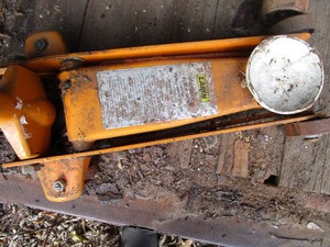lot 99 image: Floor Jack