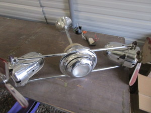 lot 200 image: Light Fixture with Fans