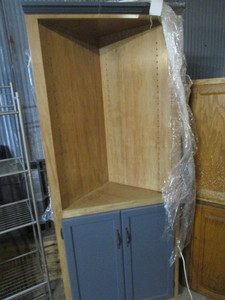 lot 202 image: Corner Hutch