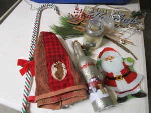 lot 211 image: Christmas Sign, Towels