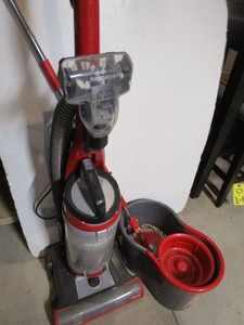 lot 226 image: Bissell Vacuum, Spin Mop