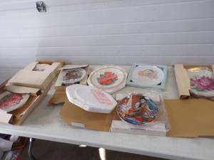 Vintage Dcor Plates (7)