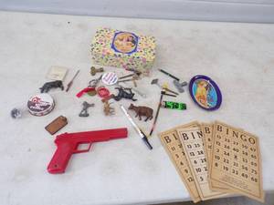 Vintage Small Toys, Indians, Toy Gun, Etc..