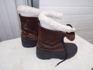 Pair of Size 9 winter boots