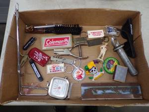 Flat Full of Misl Collectables, Oil Spout, Knives, Corkscrews, De hook