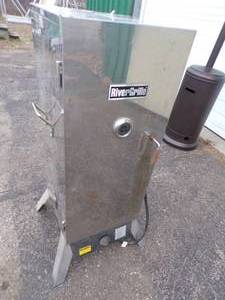 River Grille Smoker