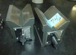 2 magnetic v-blocks