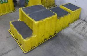 3 plastic stepsrisers