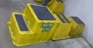 3 plastic stepsrisers