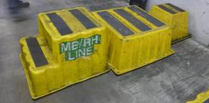 3 plastic stepsrisers