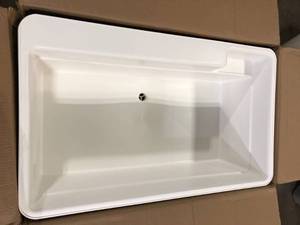 lot 13 image: BigTub Utilatub Combo 40 in. x 24 in. 33 in. Polypropylene Floor Mount Utility Tub with Pull-Out Faucet in White Customer Returns See Pictures
