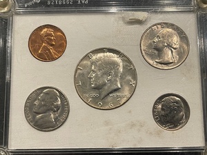lot 21 image: 1967 U.S. Mint Coin Set