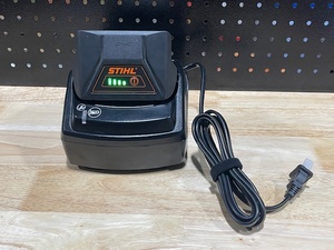 lot 1 image: Stihl AK Battery and Charger